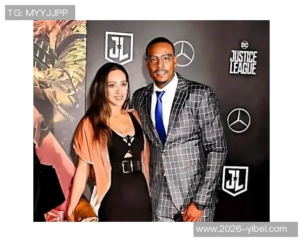 女主持与皮尔斯默契合作皮尔斯直言不愿与他人共做播客